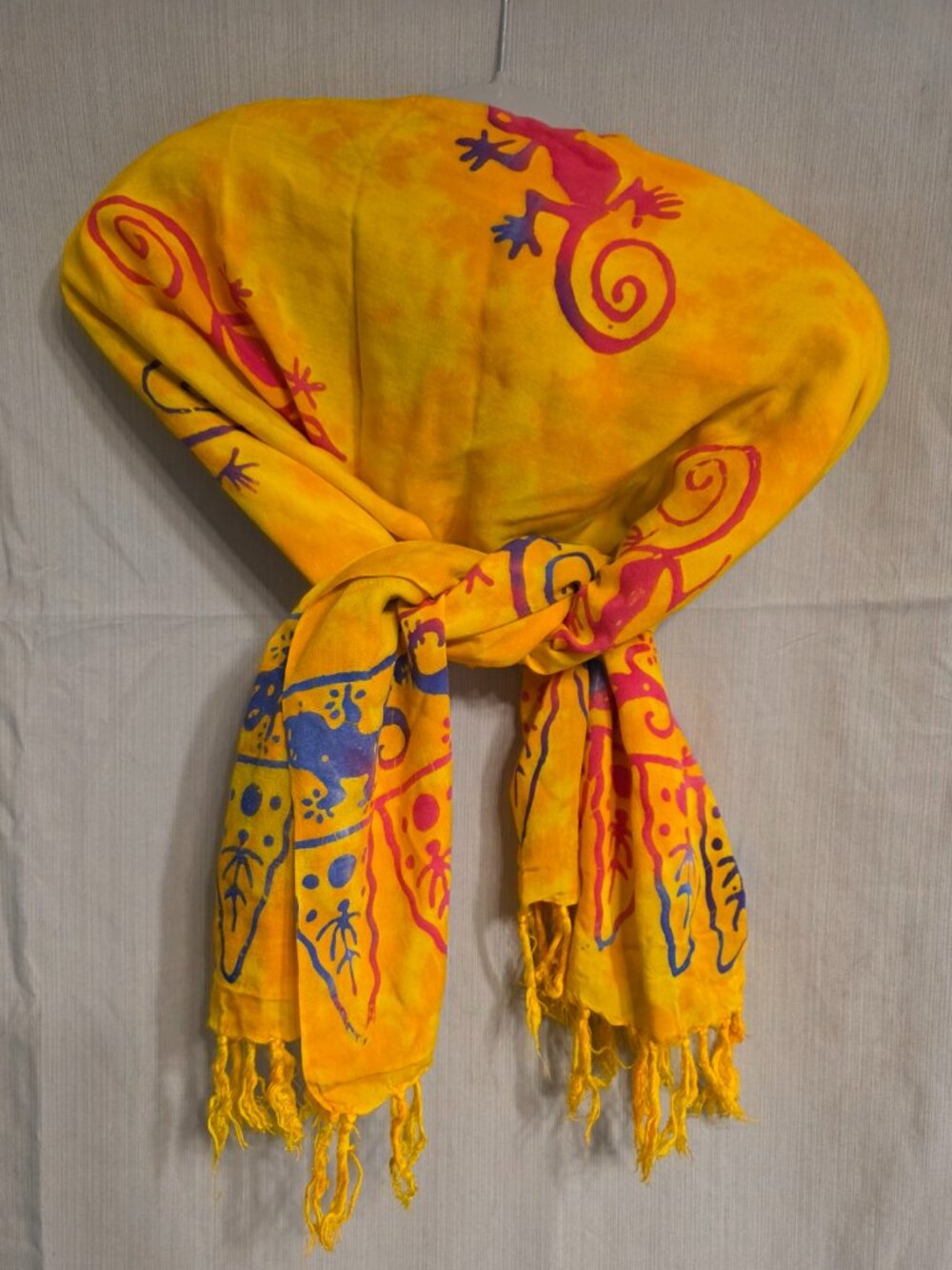 Bold Colorful Scarf Sarong Fringe Gecko Lizard